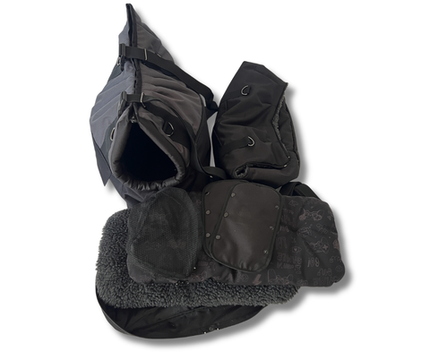 Dark Elegance Hundetasche mit verstellbaren Gurten und zwei Schulterpolstern mit Anti-Rutsch-Unterseite