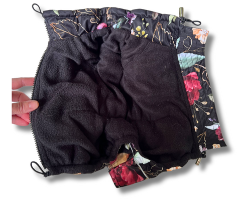 Wasserdichte Softschell-Wintermäntel "Dark Flower" für Weibchen mit Bauchschutz / Geschirr