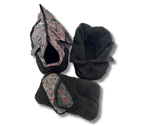 Für Hunde bis ca. 7kg / Wetterfeste Hundetasche "Pfotenliebe" mit abnehmbarem Fensternetz Gr. L