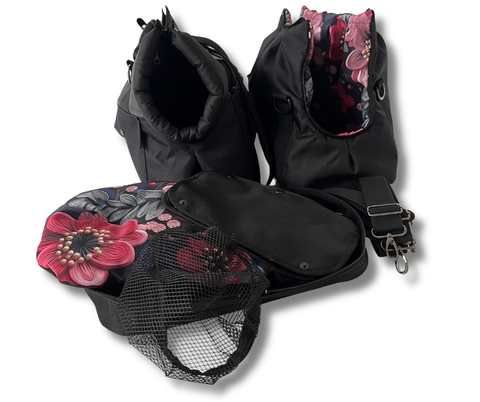 Gesamtansicht mit Tasche, Inlay, Netz und Gurten
Blütennacht Premium-Winter-Hundetasche Gr. S für Mini-Hunde bis ca. 2,5 kg mit Rucksackfunktion, floralem Inlay und Fensternetz