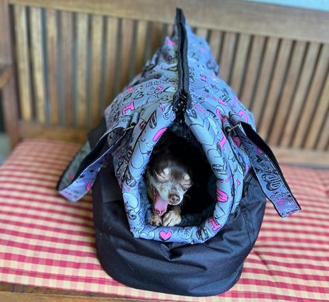 Für Hunde bis ca. 7kg / Wetterfeste Hundetasche "Pfotenliebe" mit abnehmbarem Fensternetz Gr. L