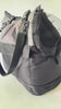 Im Produktvideo zeigen wir das Dark Elegance Royal Set von allen Seiten. Zu sehen sind die Nutzung als Hundetasche und Rucksack, das separat tragbare Inlay, das abnehmbare 5-cm-Bodenfach, die herausnehmbare Holzplatte für einen stabilen Boden, zwei unterschiedliche Kissen, die verstellbaren Gurte, Schulterpolster und das abnehmbare Fensternetz. Größe XL für Hunde bis ca. 10 kg.