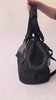Schwarz-graue Hundetasche mit Rucksackfunktion, verstellbaren Gurten, Schulterpolstern und stabilem Boden